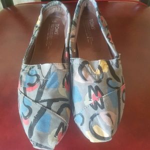 Women's size 8 Toms